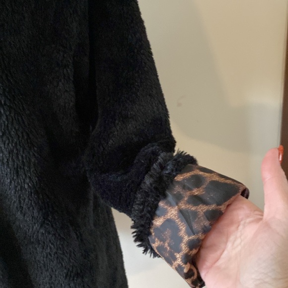 Madden Girl women’s soft faux fur black coat animal print lining snap closure - Picture 6 of 17